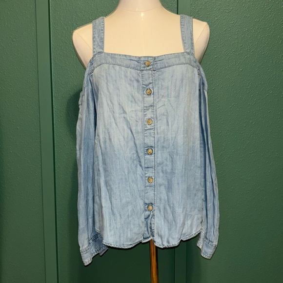 American Eagle Outfitter Women chamboard long sleeve button up shoulder cut out - Picture 2 of 3